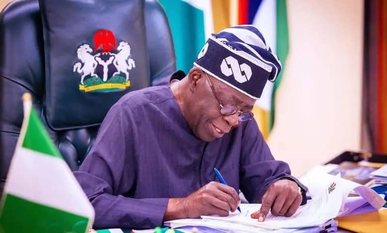 Federal Workers Ask Tinubu, NASS to Raise Minimum Wage to N300,000